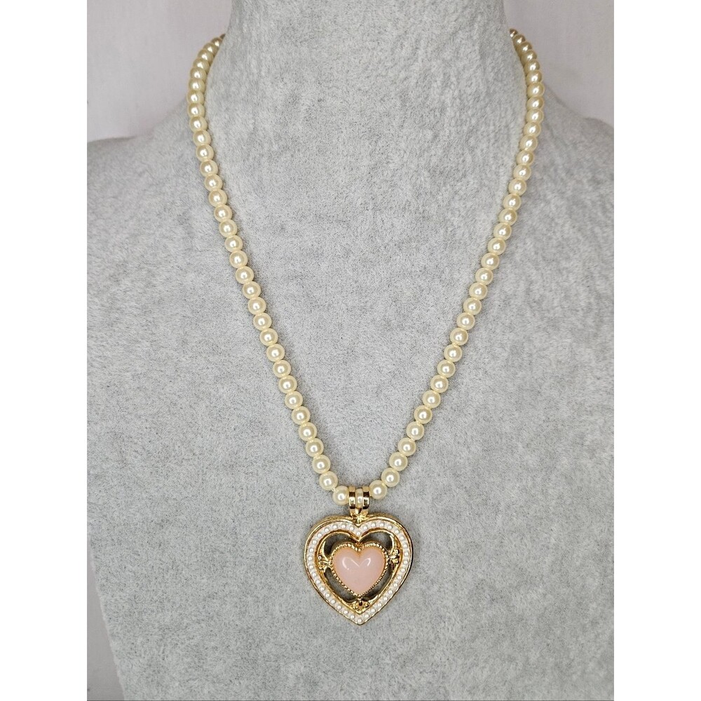 Avon Vintage Faux Pearl Pale Pink Heart Cabachon Necklace EUC 1989